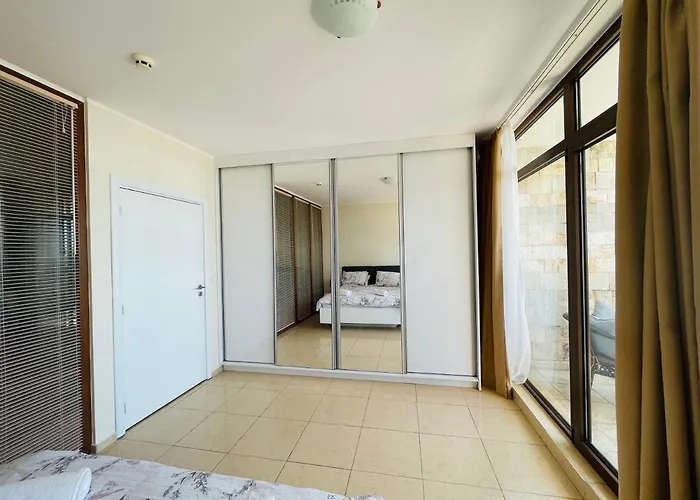 Апартамент Dolce Sea View *